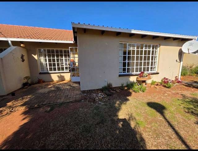 2 BEDROOM TOWNHOUSE FOR SALE IN RANDPOORT